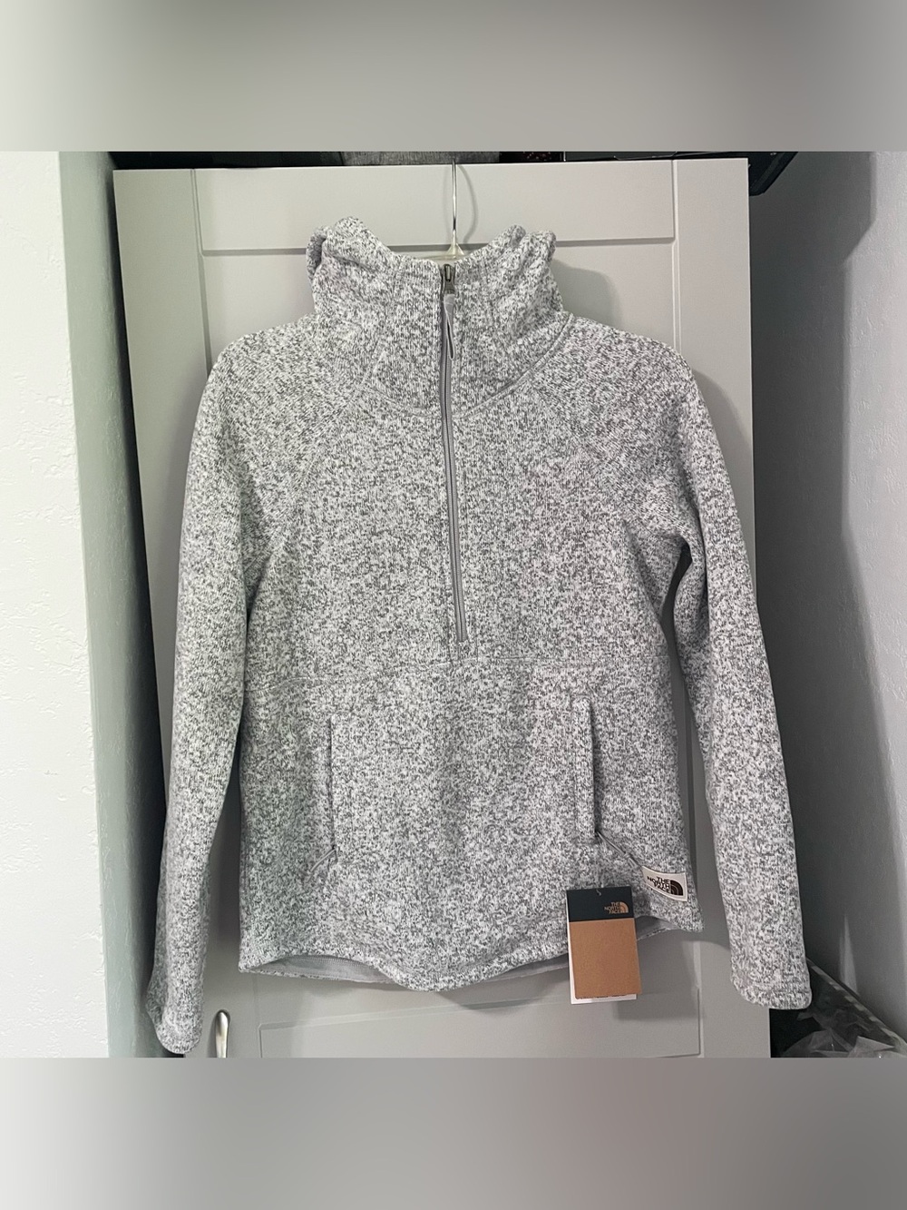 New with tags women’s north face hooded half zip sweater.